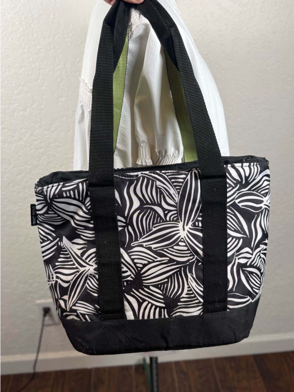 Arctic Zone Black & White Large Lunch Tote - Picture 2 of 8
